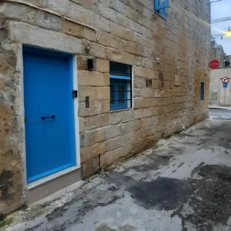 Chic Penthouse Industrial-style Mosta