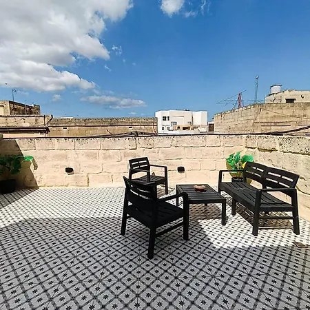 Chic Penthouse Industrial-style *