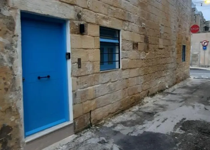 Chic Penthouse Industrial-style Mosta