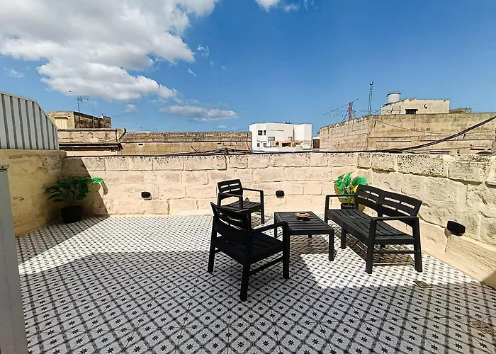 Chic Penthouse Industrial-style *